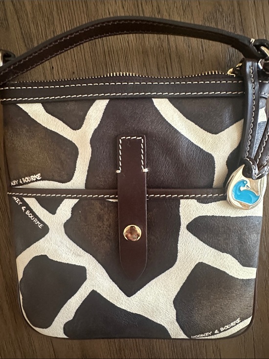 Dooney & Bourke Handbags - Dooney & Bourke Giraffe-Print Crossbody EUC